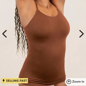 Shapermint Essentials All Day Every Day Scoop Neck Cami - Chocolate